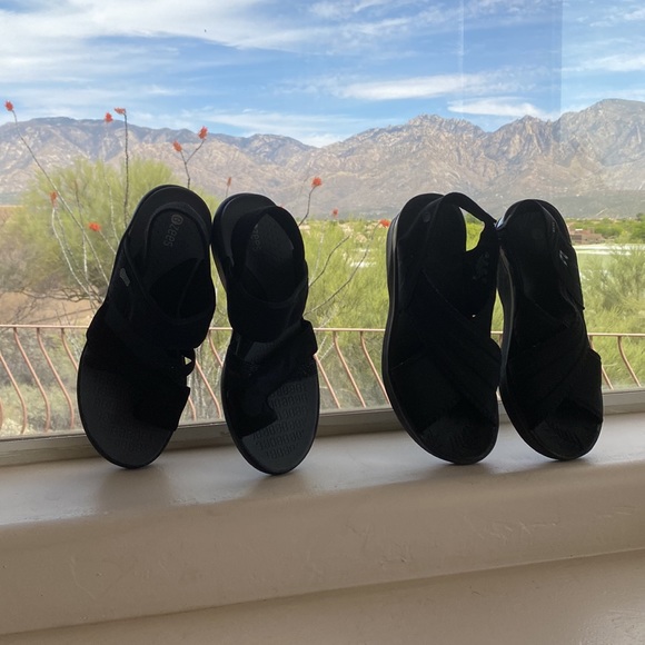 2 pairs of of BZees sandals . Both have been used.... 2 PAIRS! - Picture 8 of 16